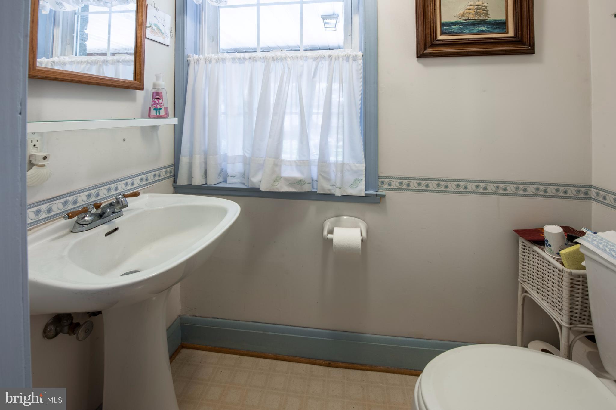 6507 Sharon Road Baltimore, MD 21239 - Photo 16 of 19 a bathroom with a sink toilet and tub