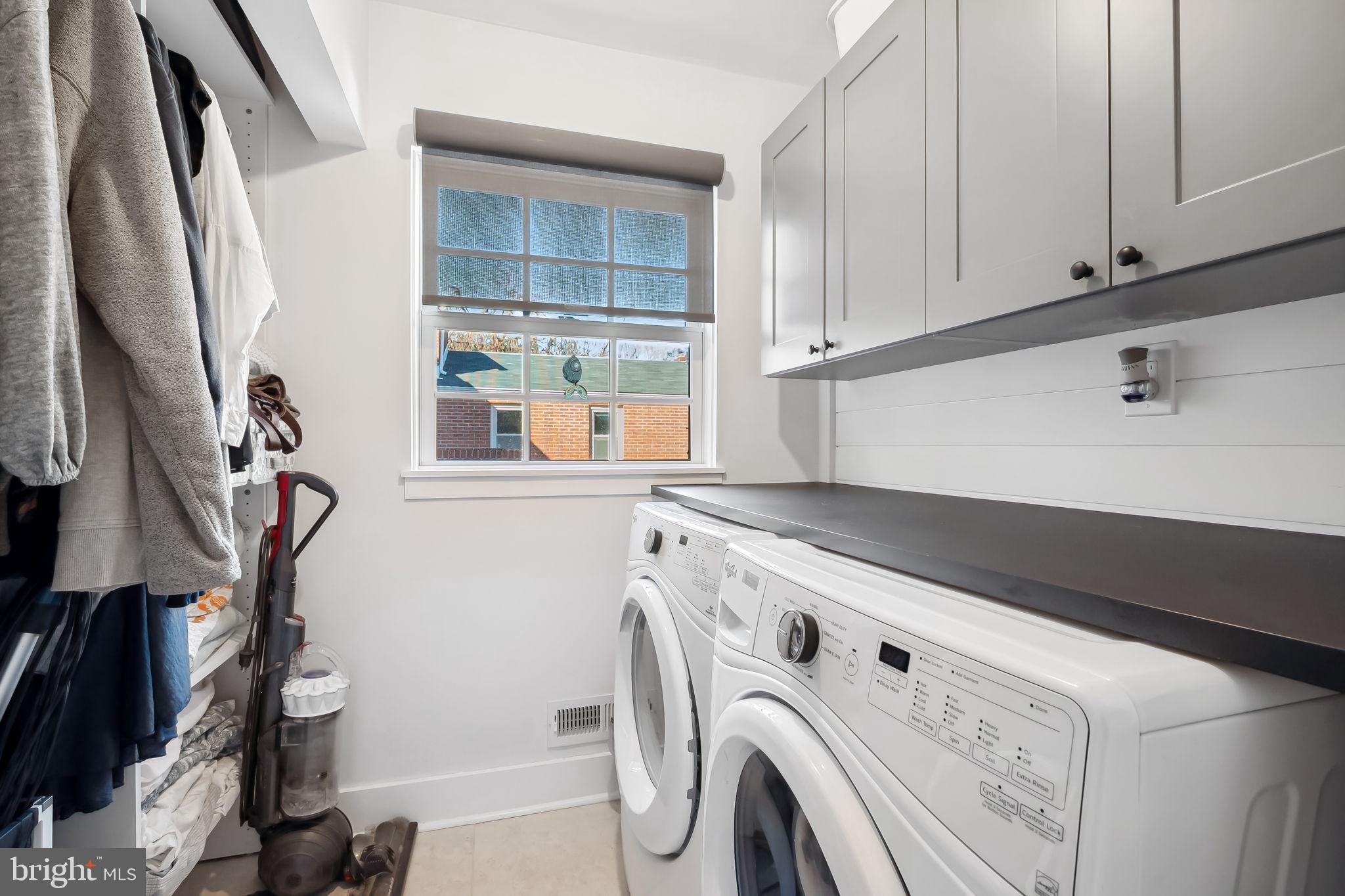 609 South Sharp Street Baltimore, MD 21230 - Photo 32 of 51 a utility room with dryer and washer