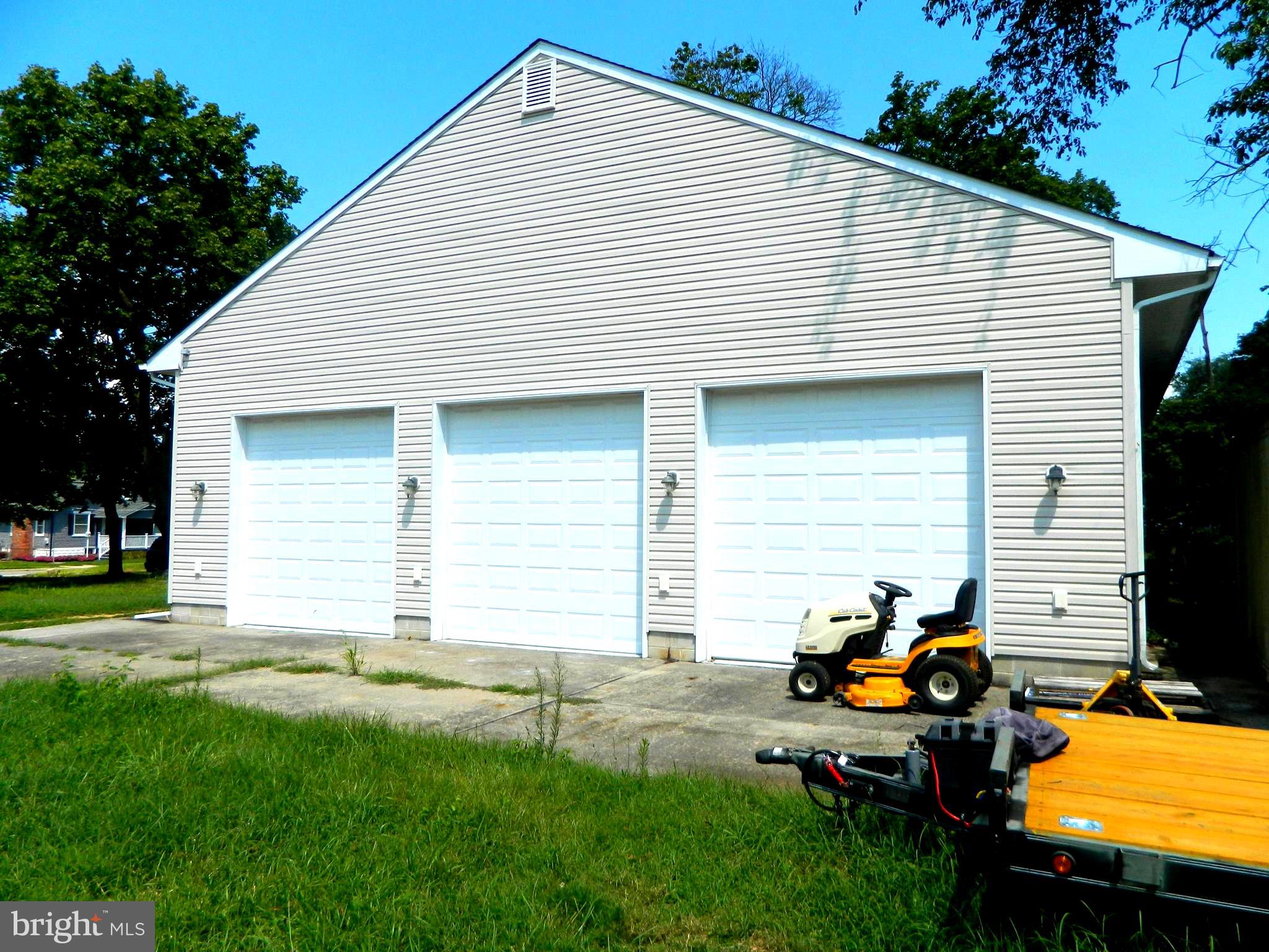 538 Fish Pond Road Glassboro, NJ 08028 - Photo 3 of 6 Front of garage with 10' doors