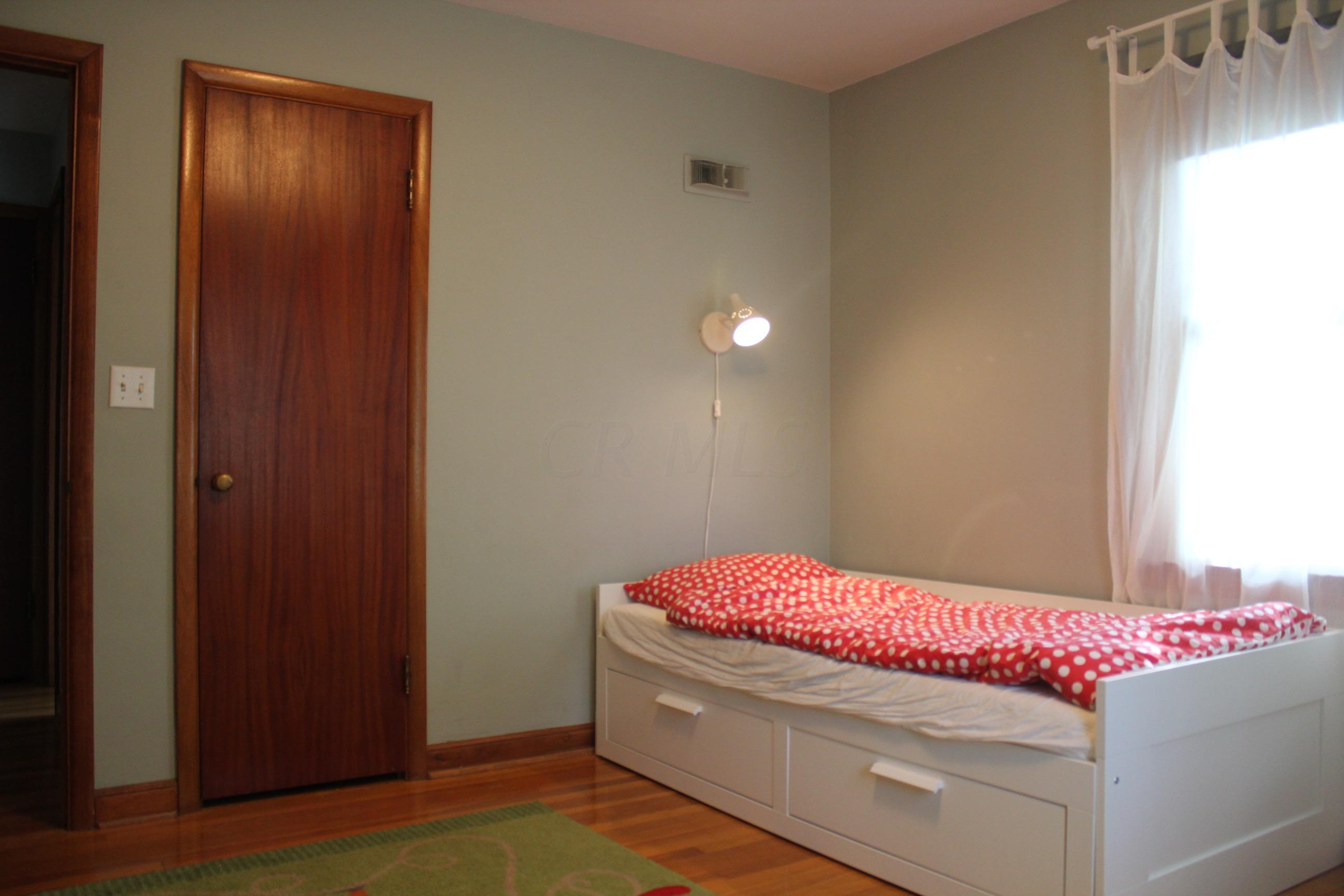 1958 Kentwell Road Columbus, OH 43221 - Photo 8 of 18 Gallery Image 8