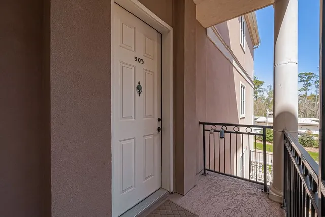 a view of an entryway with a street
