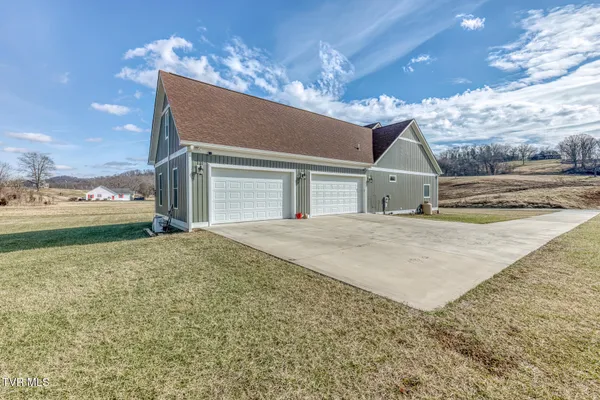 $694,900 | 11423 Reedy Creek Road, Bristol, VA 24202