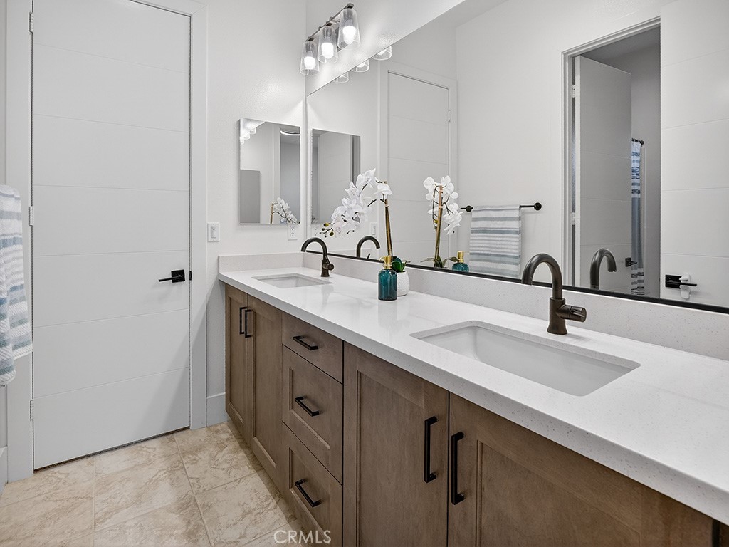 32441 Toyon Road Temecula, CA 92591 - Photo 27 of 47 Bathroom 2