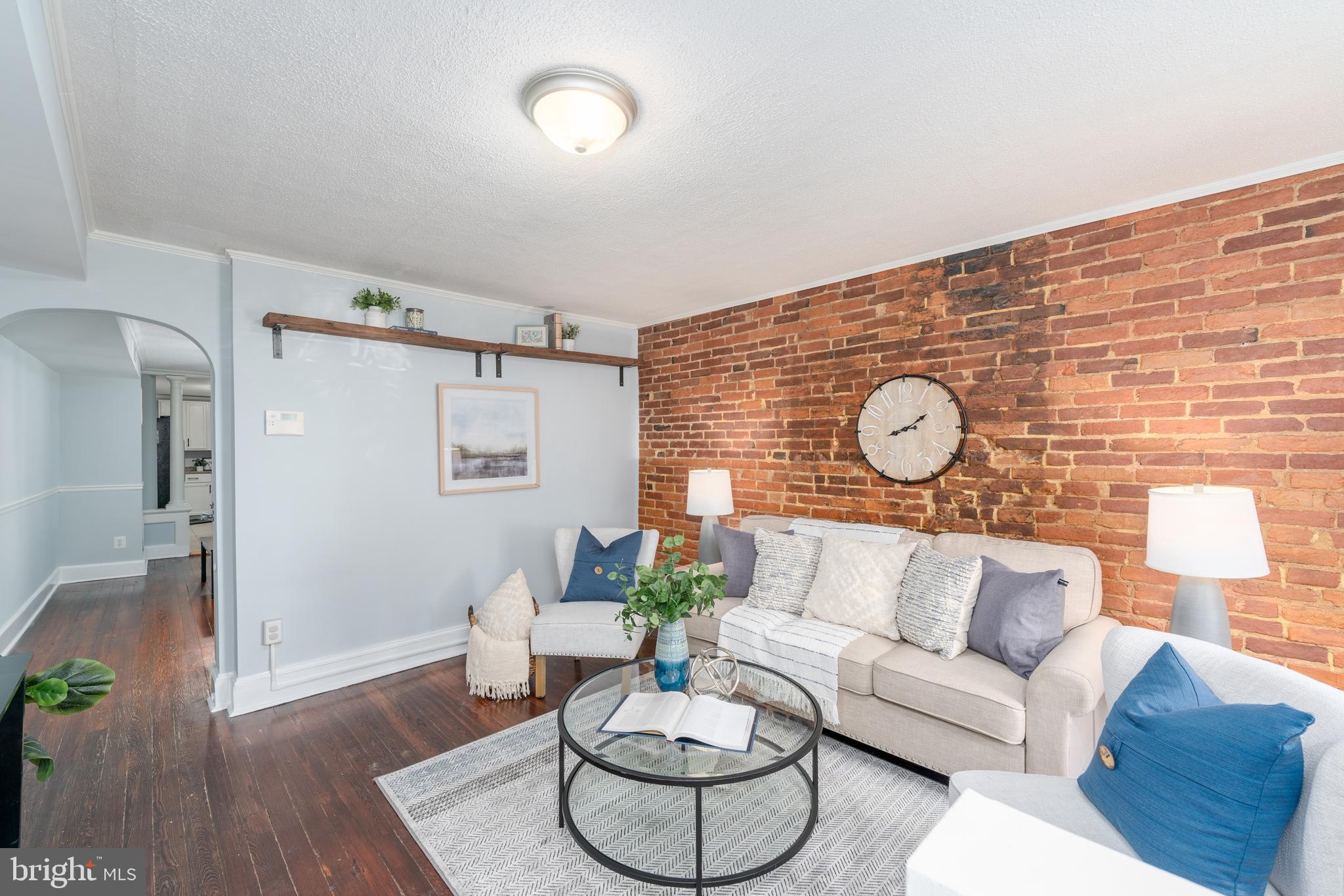 1528 Riverside Avenue Baltimore, MD 21230 - Photo 3 of 30 Living Room