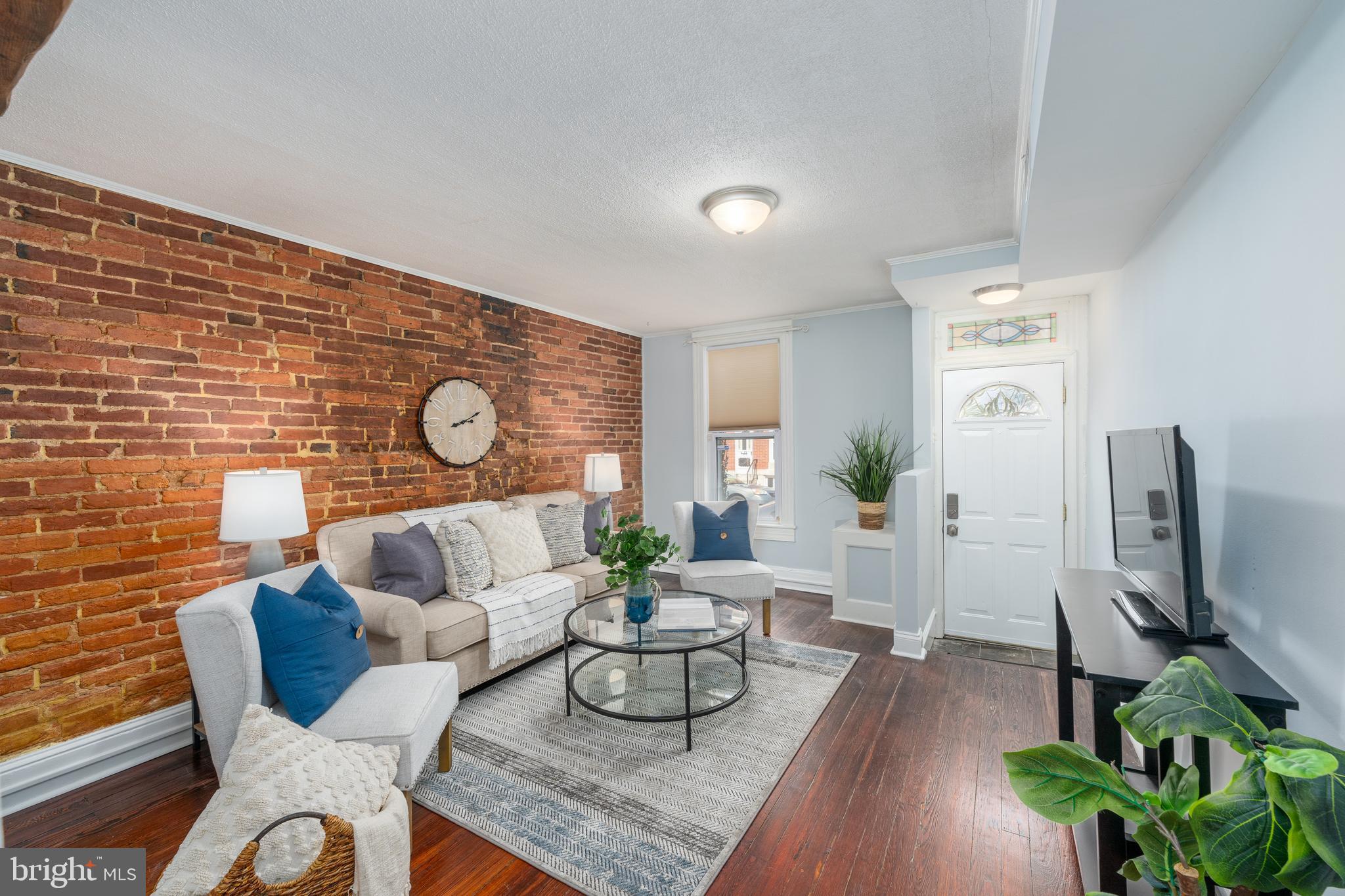 1528 Riverside Avenue Baltimore, MD 21230 - Photo 5 of 30 Living Room