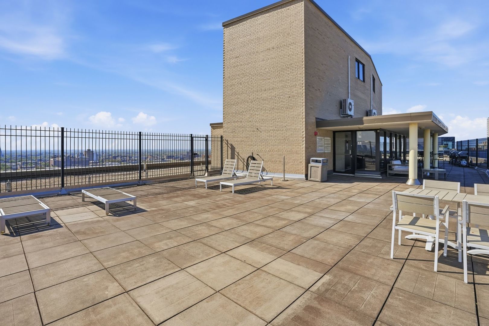 2930 North Sheridan Road, Unit 306 Chicago, IL 60657 - Photo 26 of 31