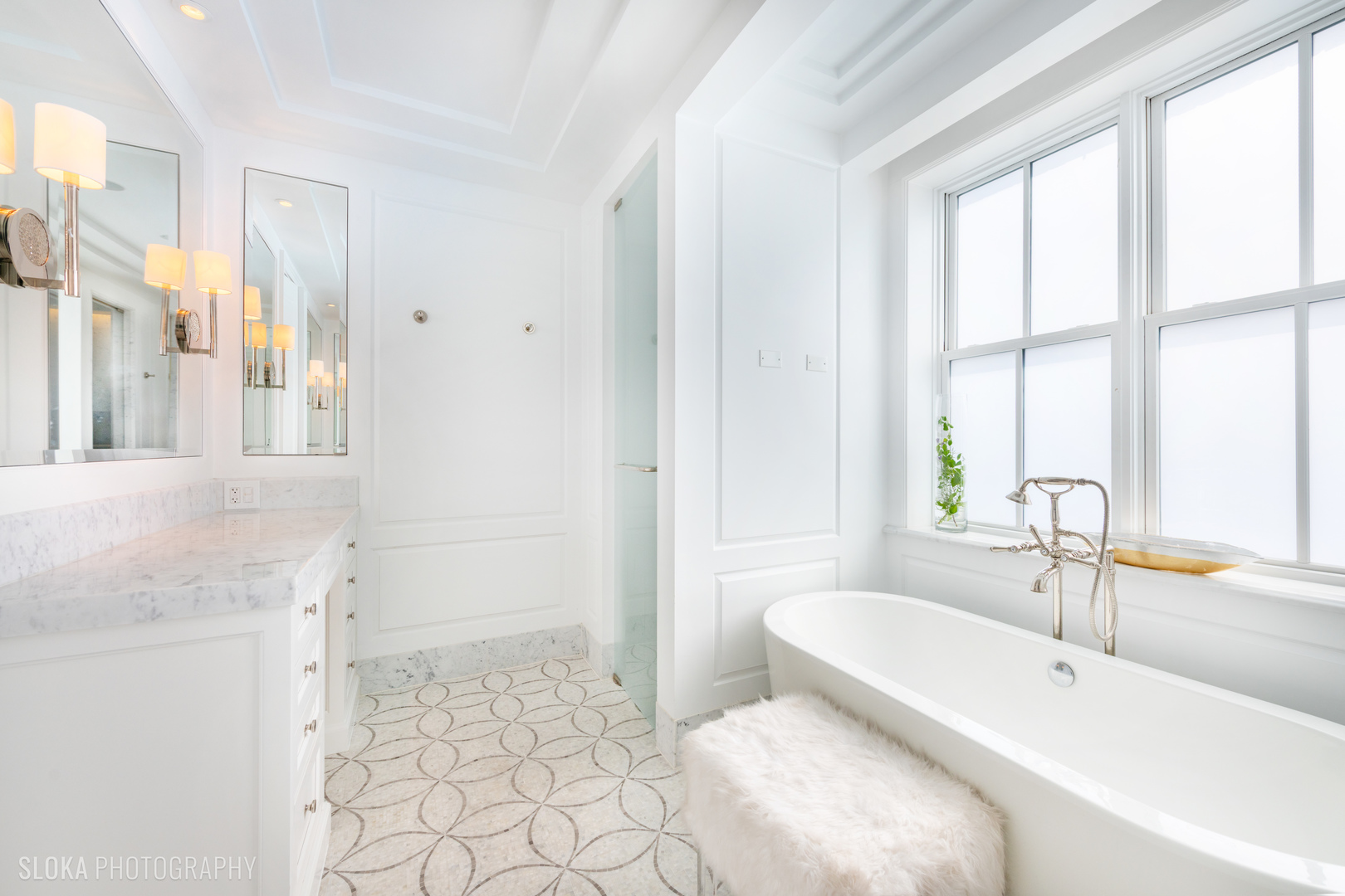 1942 North Sedgwick Street, Unit PH Chicago, IL 60614 - Photo 26 of 84 a spacious bathroom with a tub sink and mirror