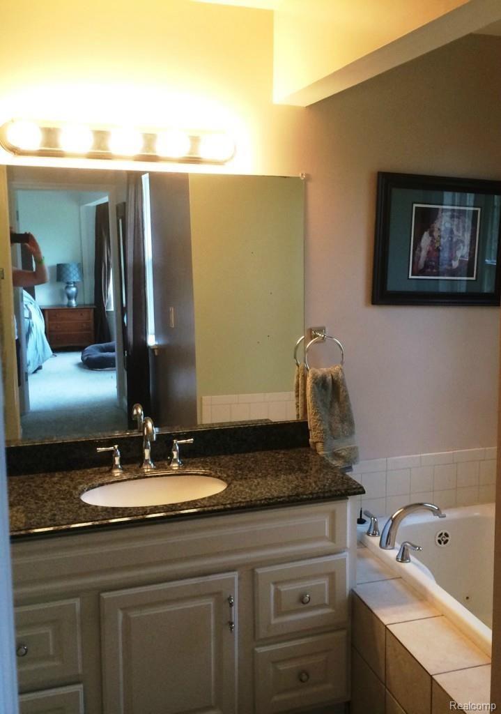 5083 Maybee Road Clarkston, MI 48346 - Photo 11 of 17 11.jpg