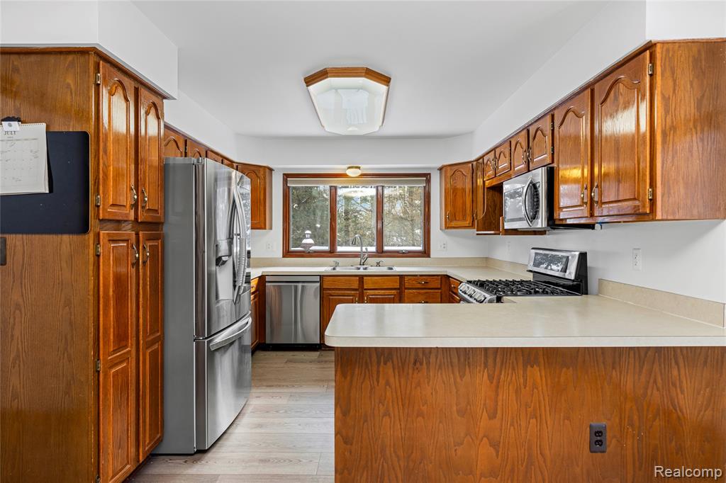 2411 Lassiter Drive Rochester Hills, MI 48309 - Photo 14 of 48
