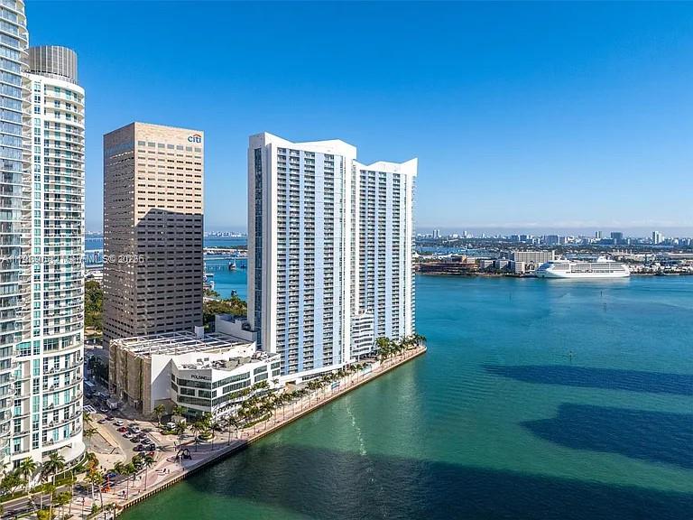 325 South Biscayne Boulevard, Unit 2919 Miami, FL 33131 - Photo 14 of 19