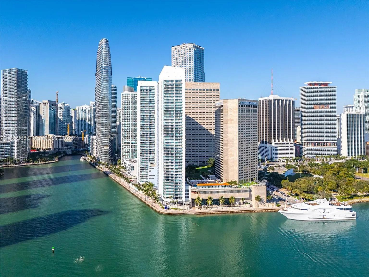 325 South Biscayne Boulevard, Unit 2919 Miami, FL 33131 - Photo 16 of 19