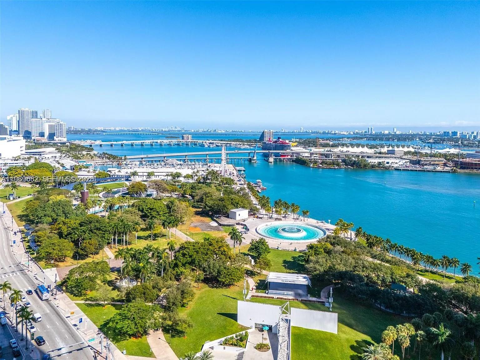 325 South Biscayne Boulevard, Unit 2919 Miami, FL 33131 - Photo 18 of 19