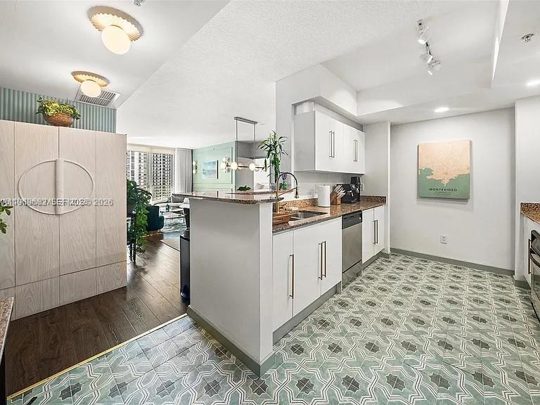 325 South Biscayne Boulevard, Unit 2919 Miami, FL 33131 - Photo 7 of 19