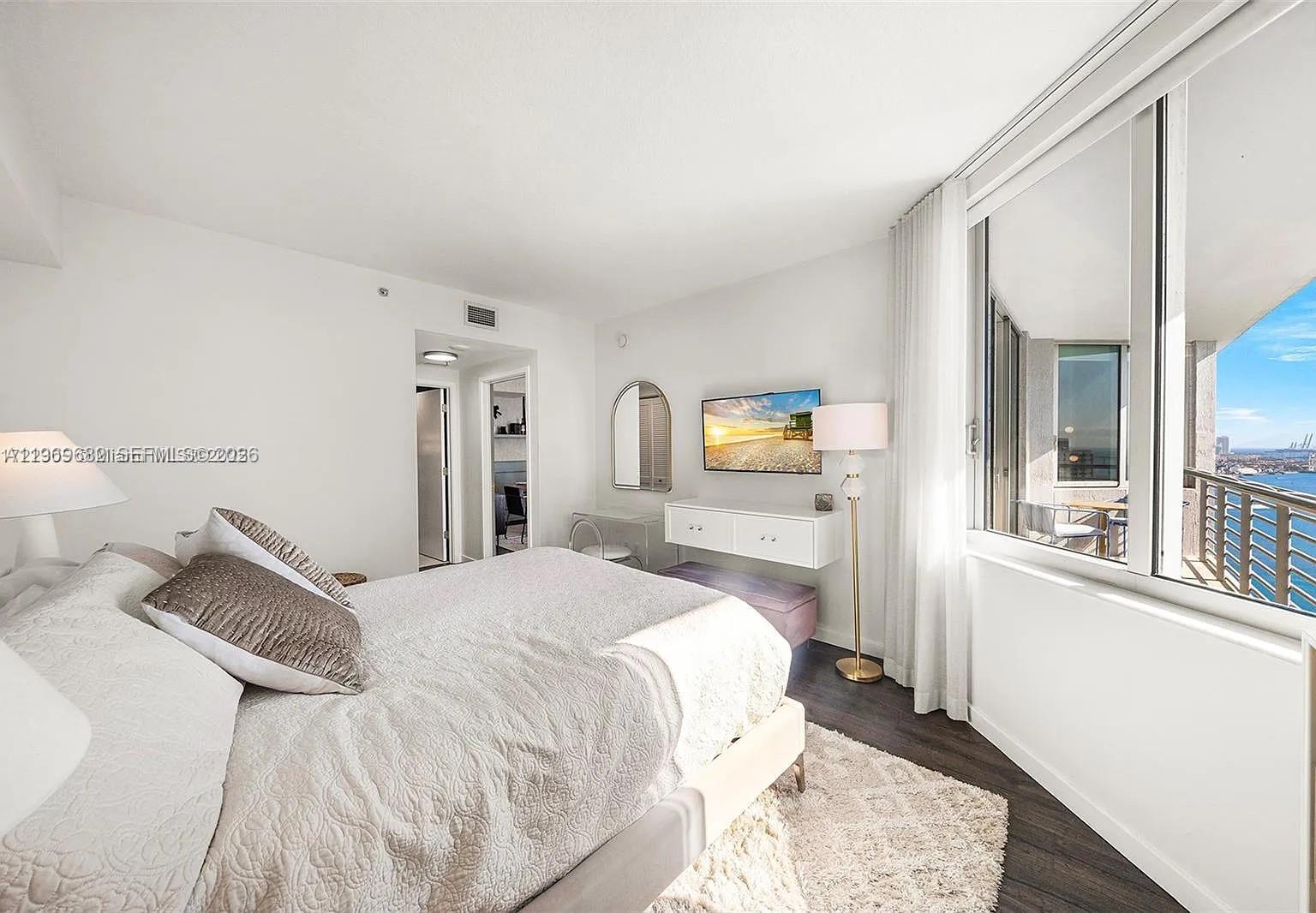 325 South Biscayne Boulevard, Unit 2919 Miami, FL 33131 - Photo 8 of 19