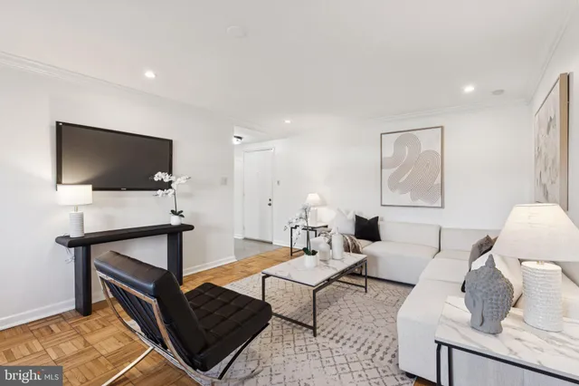 $189,000 | 346 East Lancaster Avenue, Unit 309, Wynnewood, PA 19096