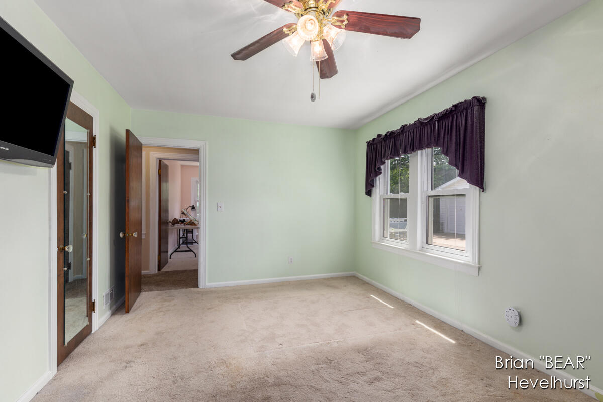 58 Manchester Road Southwest Grand Rapids, MI 49548 - Photo 17 of 32 IMG_1022