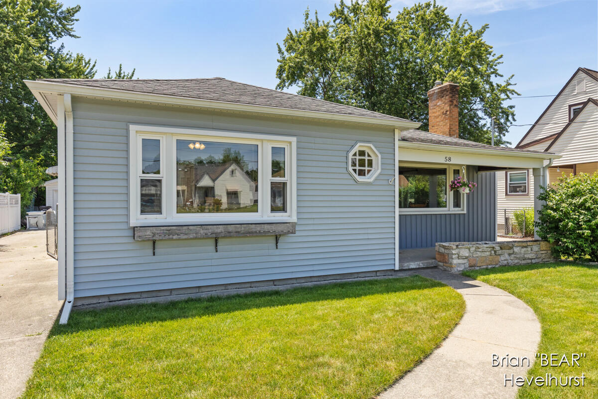 58 Manchester Road Southwest Grand Rapids, MI 49548 - Photo 2 of 32 IMG_1001