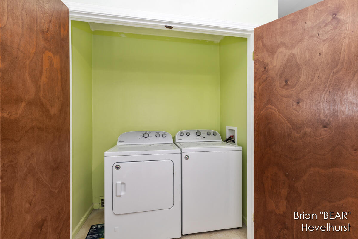 58 Manchester Road Southwest Grand Rapids, MI 49548 - Photo 23 of 32 IMG_1028