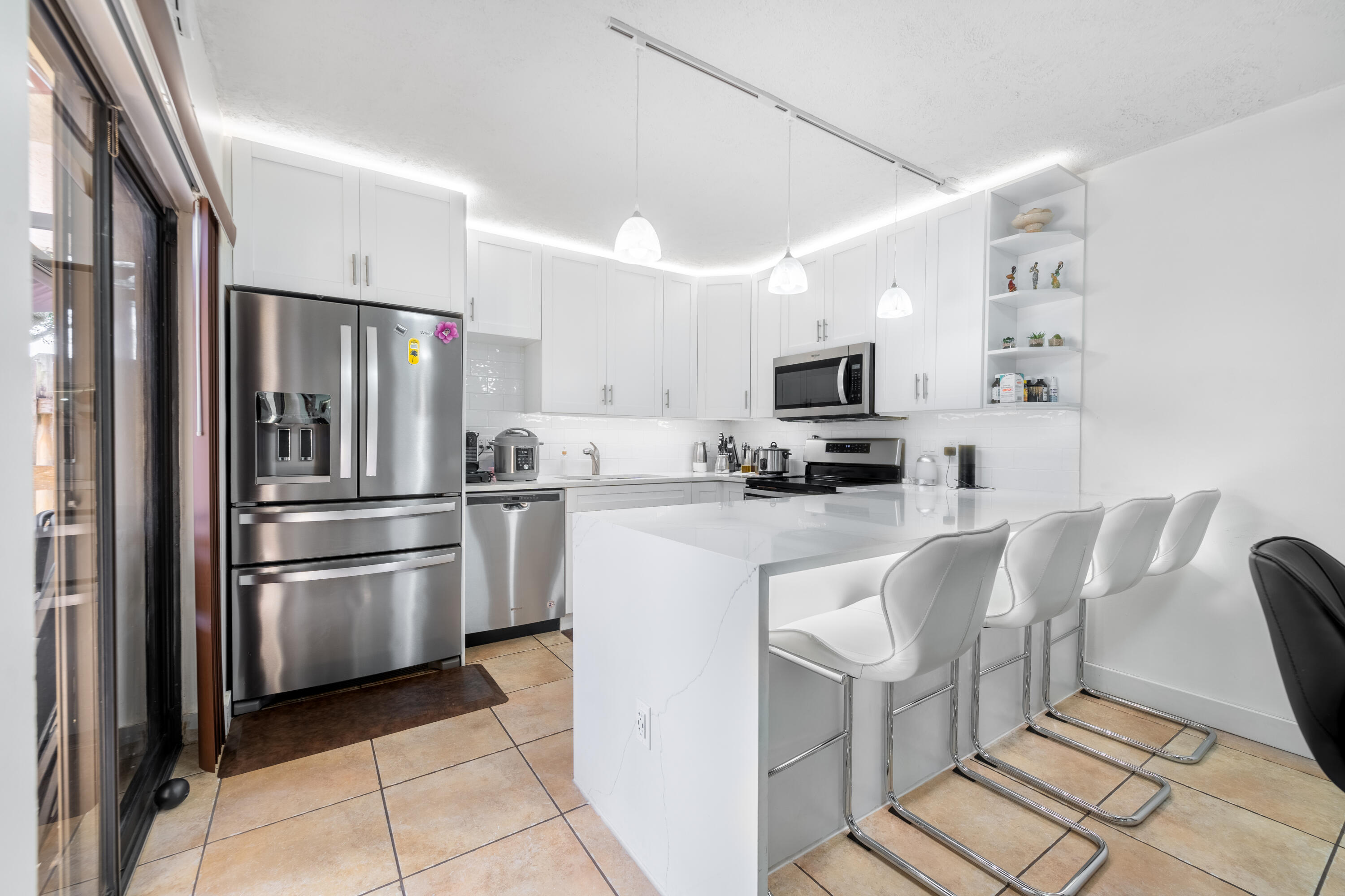 200 Woodland Road Palm Springs, FL 33461 - Photo 3 of 19 DSC00547-HDR