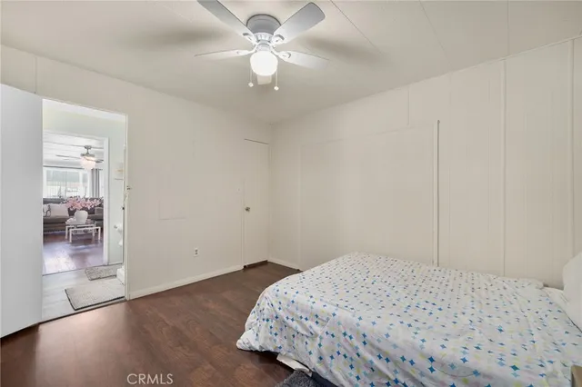 a en suite bathroom with a double vanity sink and a mirror