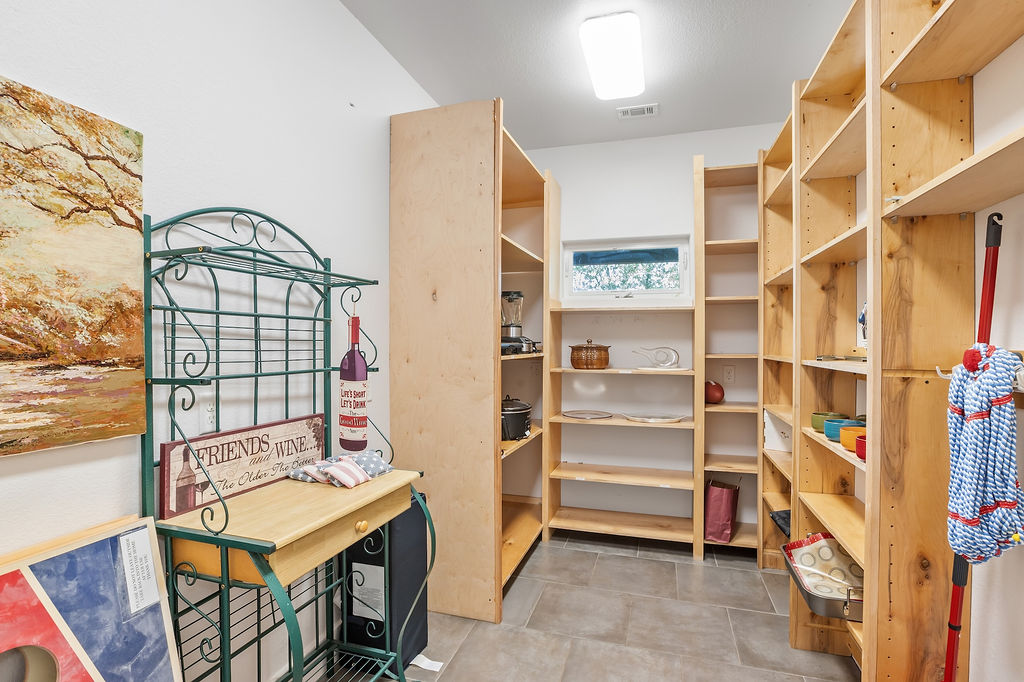13326 Trautwein Road Austin, TX 78737 - Photo 33 of 40 View of pantry