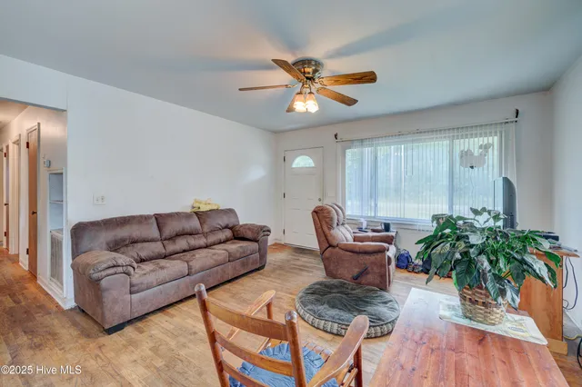 $299,900 | 121 Laurel Drive, Wilmington, NC 28401