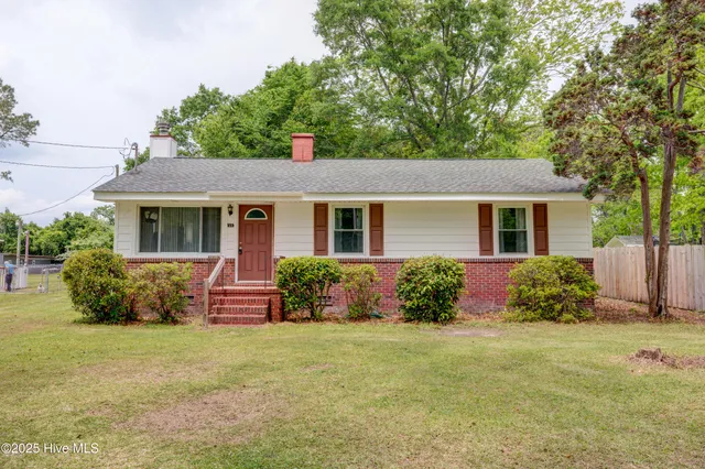 $299,900 | 121 Laurel Drive, Wilmington, NC 28401