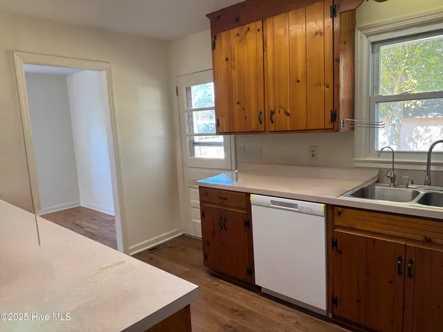 $299,900 | 121 Laurel Drive, Wilmington, NC 28401