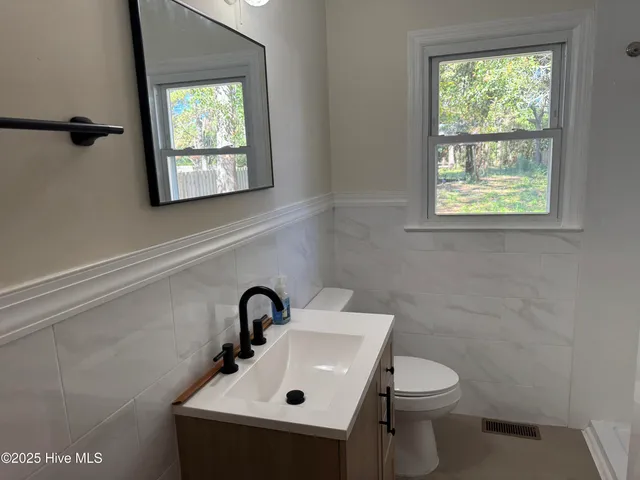 $299,900 | 121 Laurel Drive, Wilmington, NC 28401