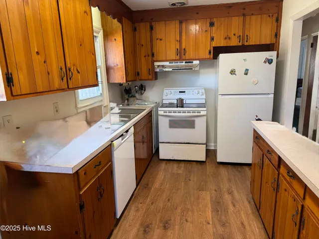 $299,900 | 121 Laurel Drive, Wilmington, NC 28401