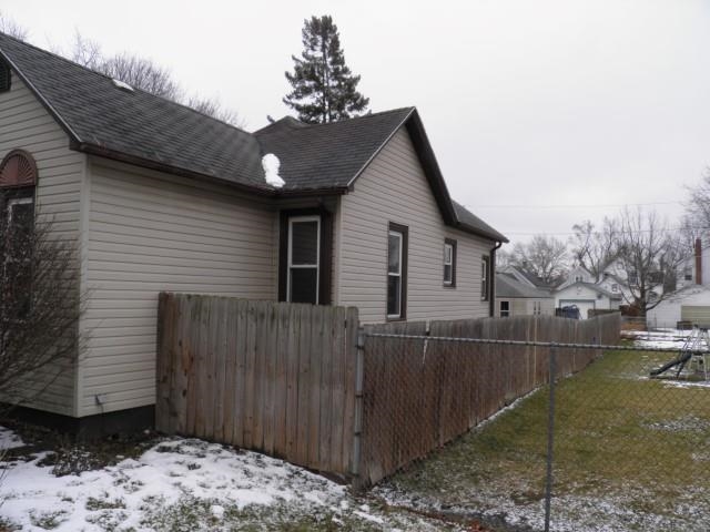 647 Locust Place Clinton, IA 52732 - Photo 3 of 9 Gallery Image 3