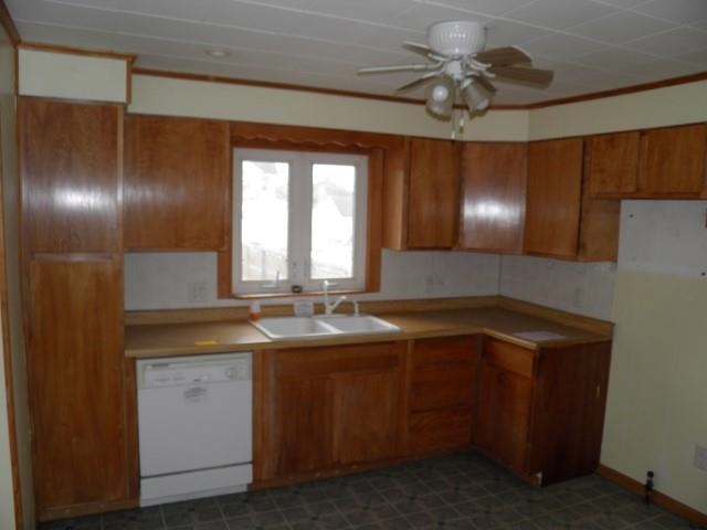 647 Locust Place Clinton, IA 52732 - Photo 4 of 9 Gallery Image 4
