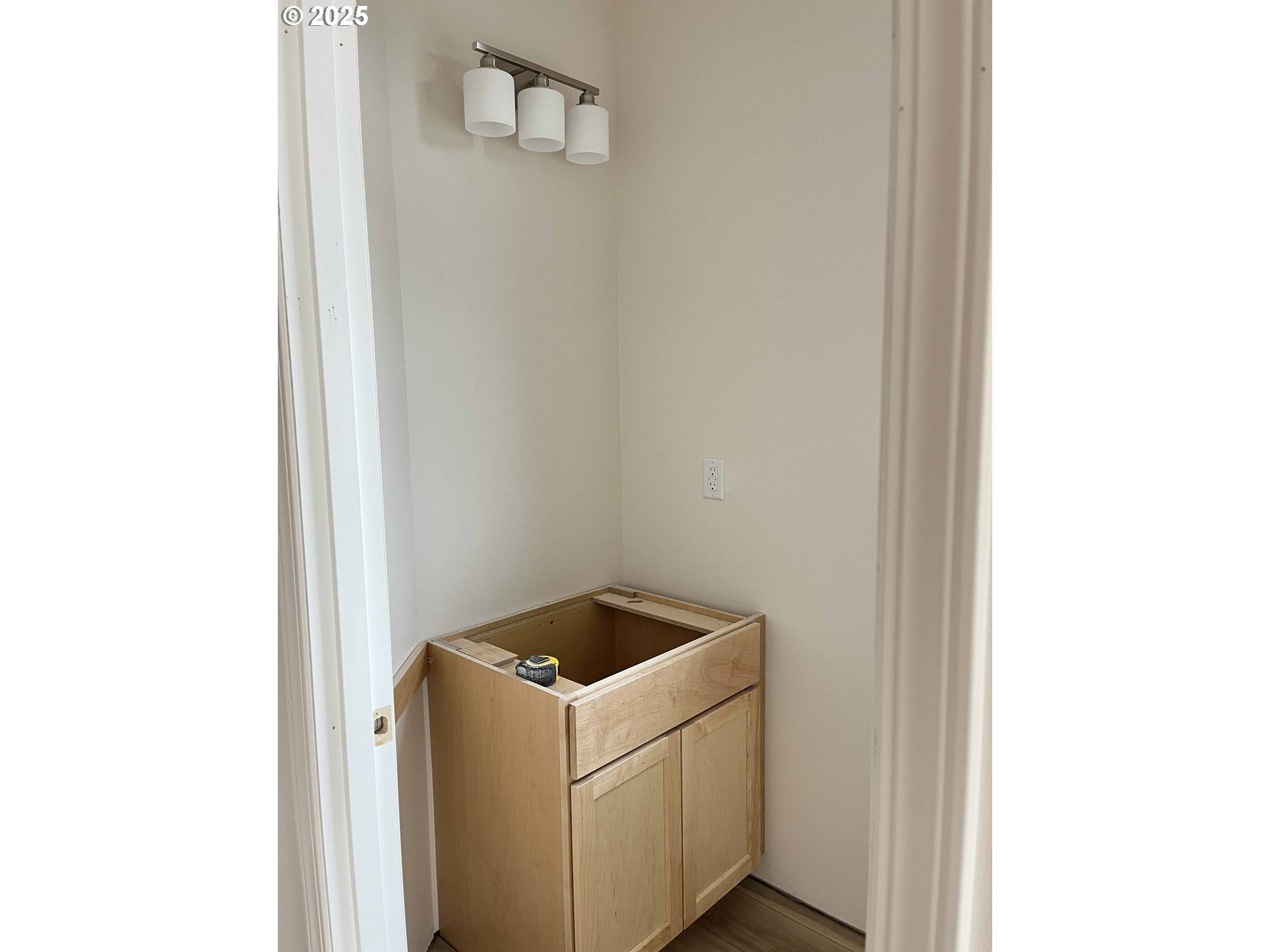 1583 37th Street Florence, OR 97439 - Photo 34 of 48 a utility room with dryer and washer