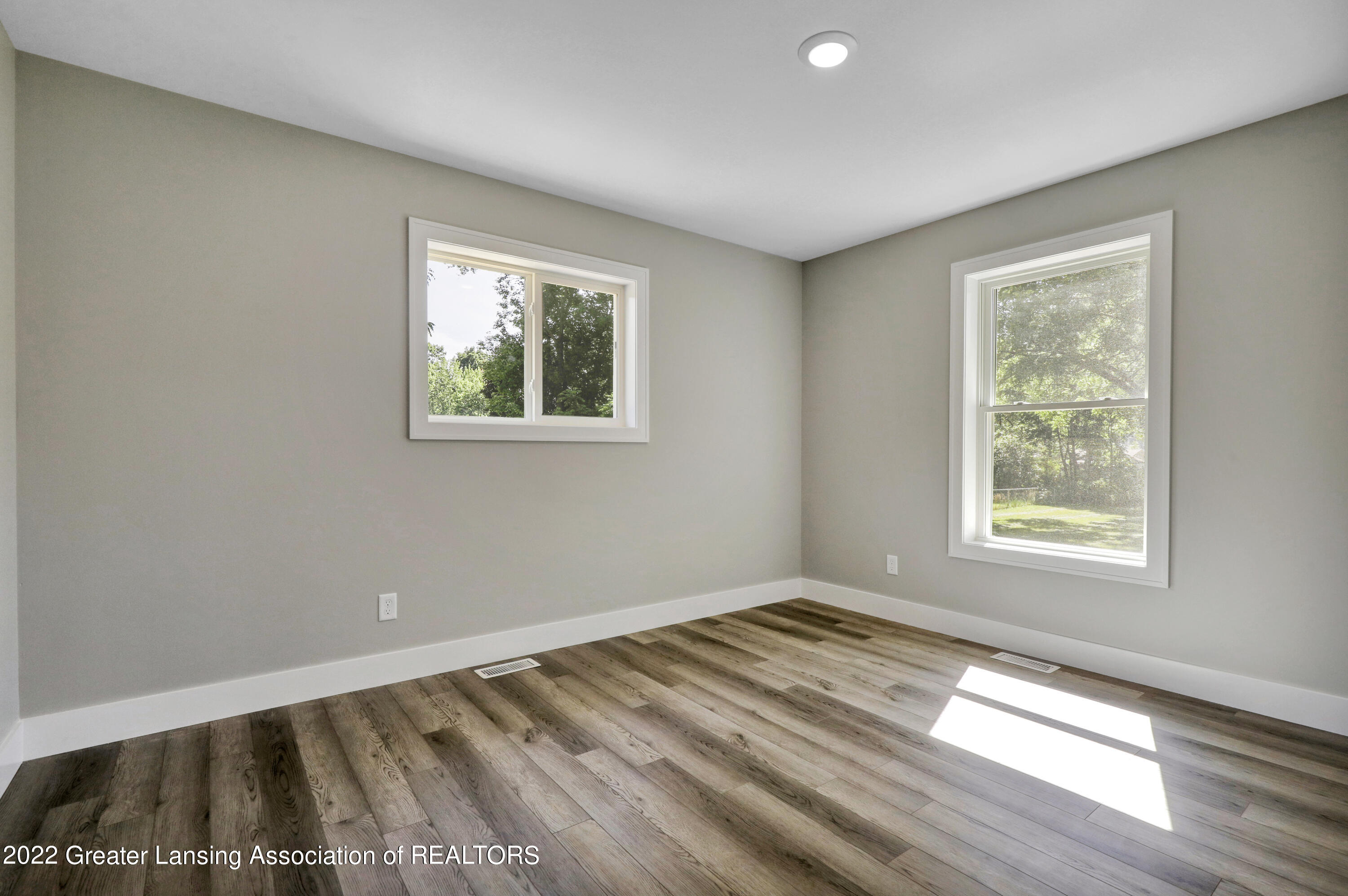 6406 Hilliard Road Lansing, MI 48911 - Photo 17 of 33 5.1 Master BR