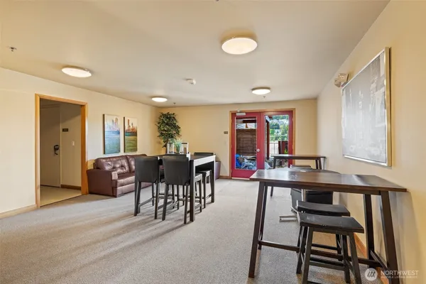 $375,000 | 827 Hiawatha Place South, Unit 515, Seattle, WA 98144