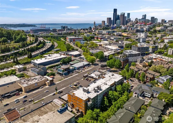 $375,000 | 827 Hiawatha Place South, Unit 515, Seattle, WA 98144