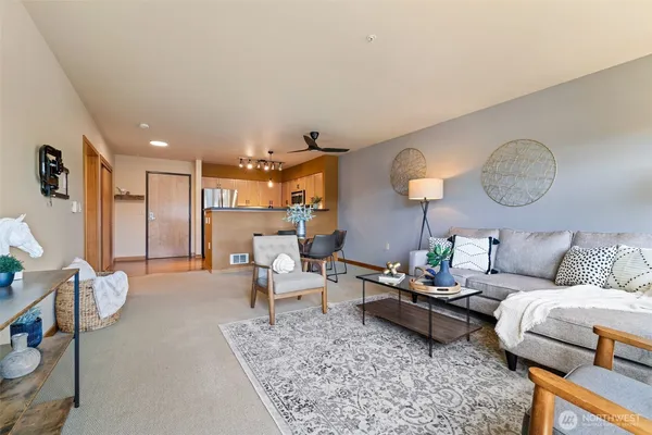 $375,000 | 827 Hiawatha Place South, Unit 515, Seattle, WA 98144