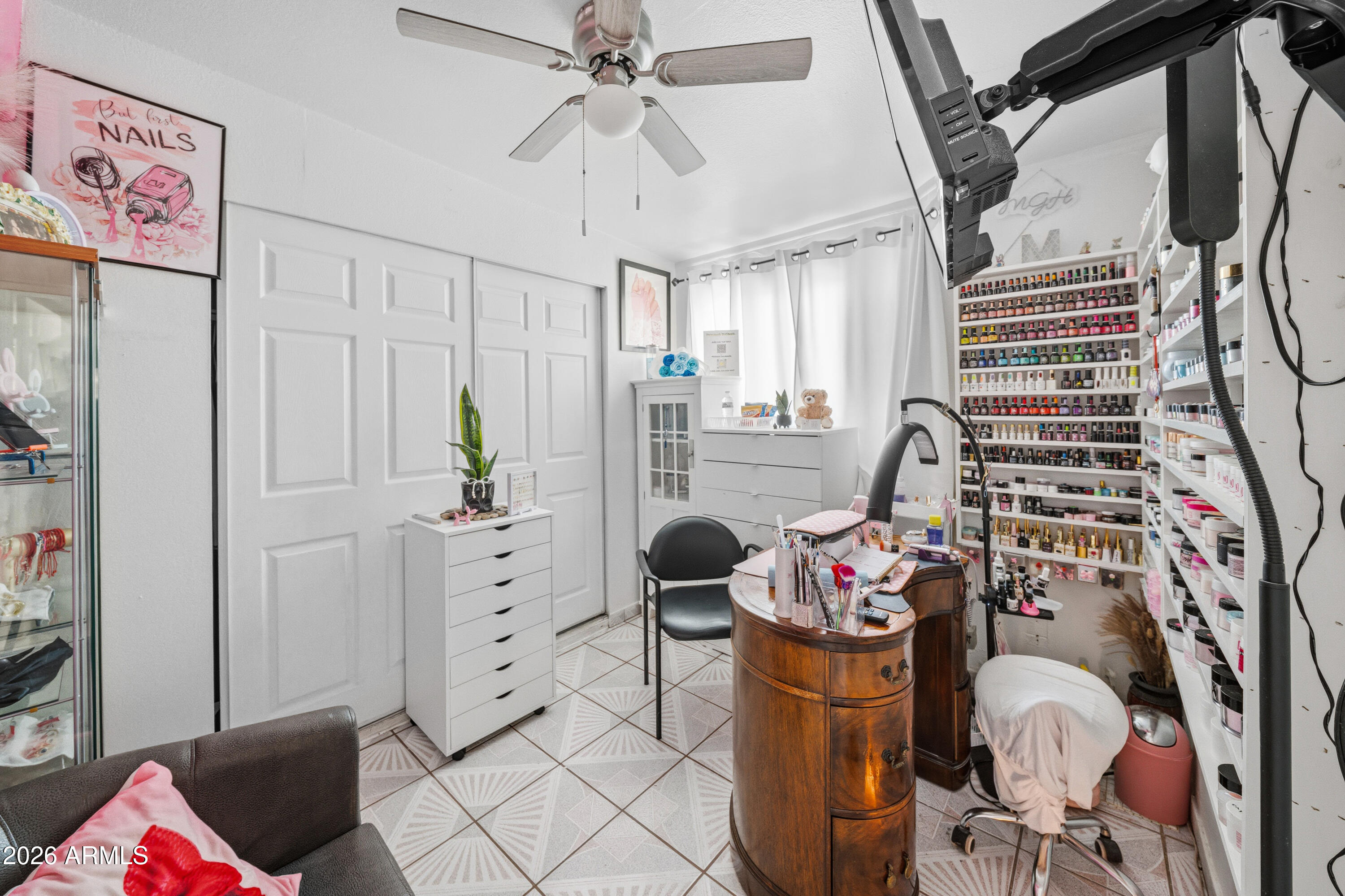 3902 West Monte Vista Road Phoenix, AZ 85009 - Photo 18 of 29 a living room with furniture and flowers