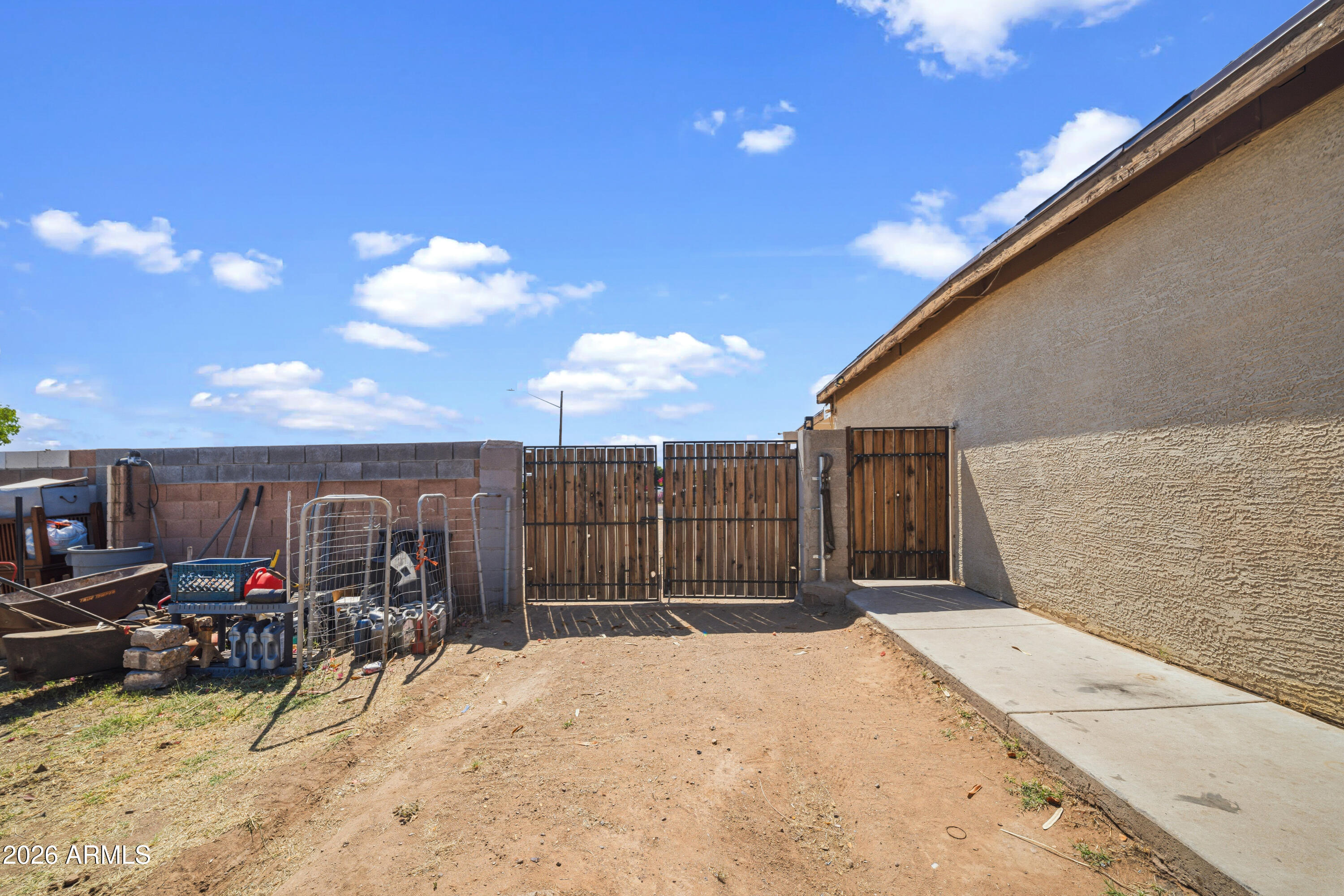 3902 West Monte Vista Road Phoenix, AZ 85009 - Photo 21 of 29 a view of a backyard of a house