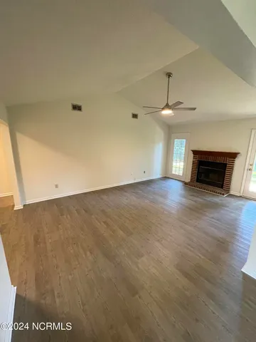 $1,400 | 217 East Lakeridge Landing, Jacksonville, NC 28546