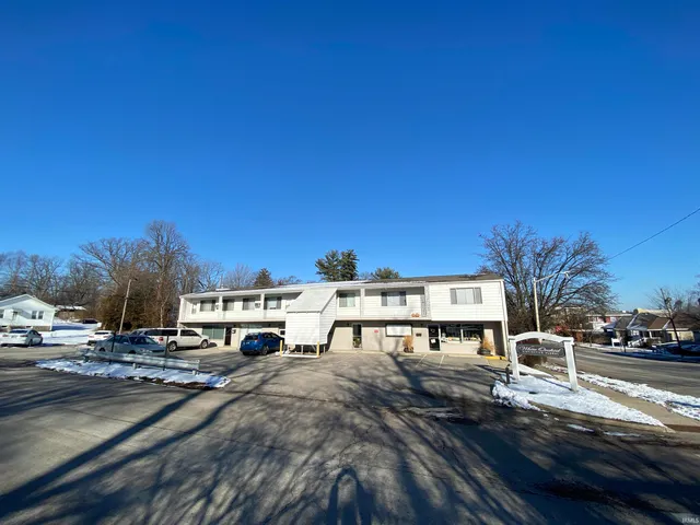 $825 | 1101 North College Avenue, Bloomington, IN 47404