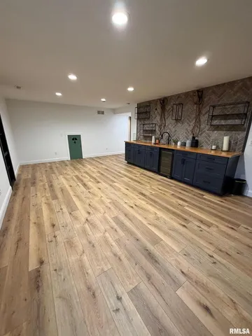 $3,200 | 2625 East 56th Court, Davenport, IA 52807