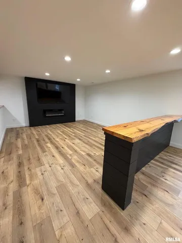 $3,200 | 2625 East 56th Court, Davenport, IA 52807