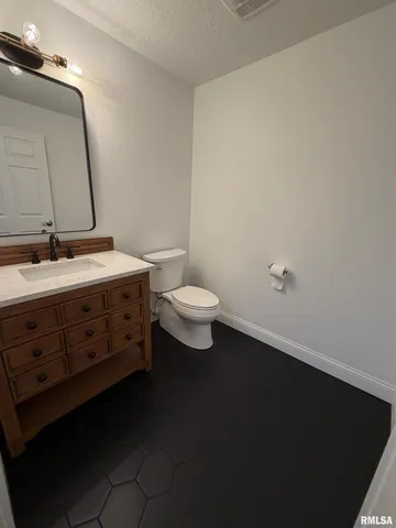 $3,200 | 2625 East 56th Court, Davenport, IA 52807