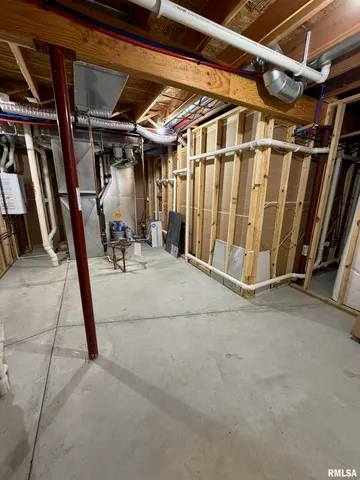 $3,200 | 2625 East 56th Court, Davenport, IA 52807