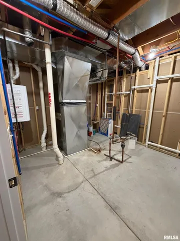 $3,200 | 2625 East 56th Court, Davenport, IA 52807