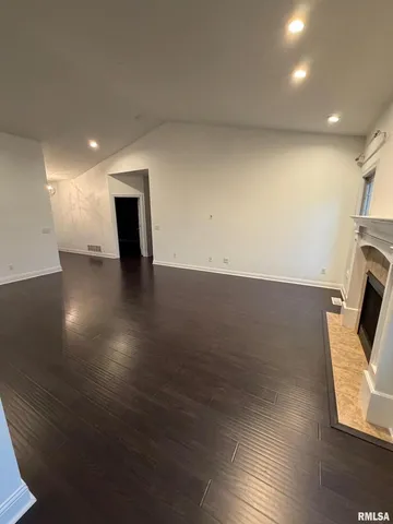 $3,200 | 2625 East 56th Court, Davenport, IA 52807