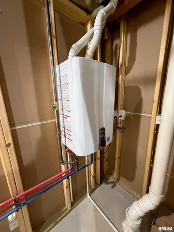 $3,200 | 2625 East 56th Court, Davenport, IA 52807