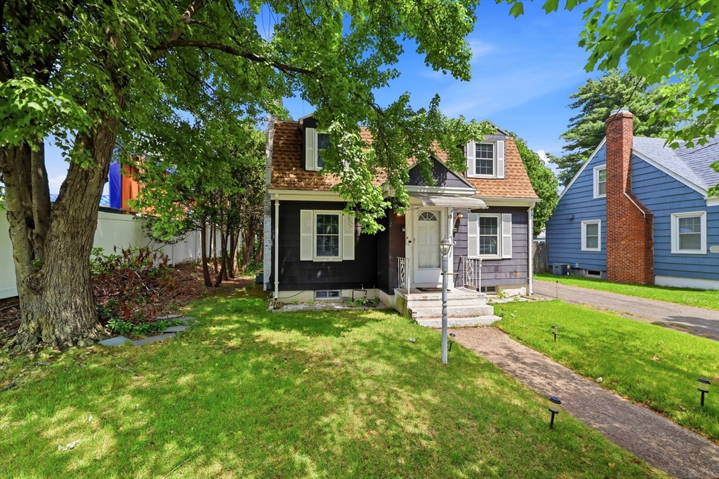15 Lucerne Road Springfield, MA 01119 - Photo 2 of 22