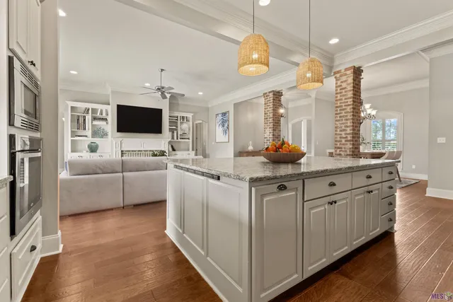 $619,900 | 36493 Lake Bend Avenue, Prairieville, LA 70769